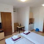 Penava, Private Beach, Pool And 7min To Lägenhet *