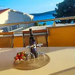 Penava, Private Beach, Pool And 7min To Lägenhet Trogir