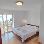 Penava, Private Beach, Pool And 7min To * Trogir