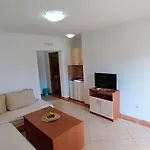 Penava, Private Beach, Pool And 7min To Lägenhet *