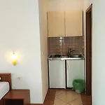 Penava, Private Beach, Pool And 7min To Lägenhet Trogir