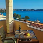 Lägenhet Penava, Private Beach, Pool And 7min To Trogir