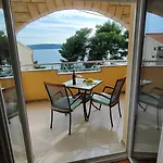 Penava, Private Beach, Pool And 7min To Lägenhet *