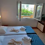Penava, Private Beach, Pool And 7min To Lägenhet Trogir