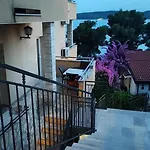 Penava, Private Beach, Pool And 7min To Lägenhet