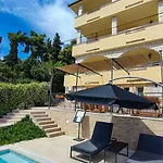 Penava, Private Beach, Pool And 7min To Lägenhet Trogir