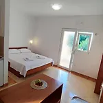 Lägenhet Penava, Private Beach, Pool And 7min To Trogir