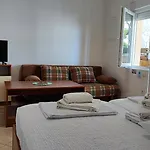 Penava, Private Beach, Pool And 7min To Lägenhet *