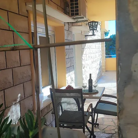 Penava, Private Beach, Pool And 7min To Apartment