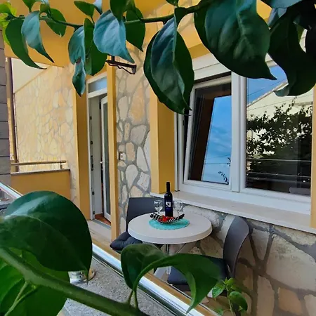 Penava, Private Beach, Pool And 7min To Apartment