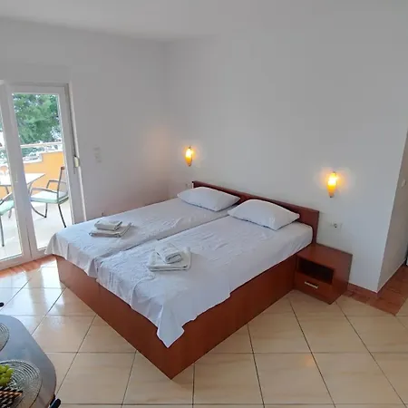 Penava, Private Beach, Pool And 7min To