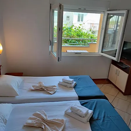 Penava, Private Beach, Pool And 7min To Apartment Trogir