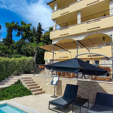 Penava, Private Beach, Pool And 7min To Apartment Trogir