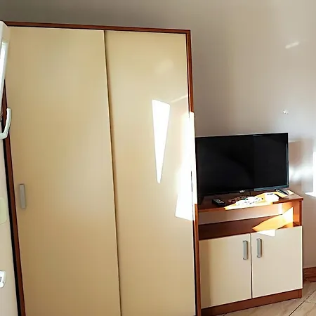 Apartment Penava, Private Beach, Pool And 7min To