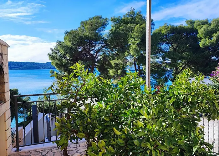 Penava, Private Beach, Pool And 7min To * Trogir
