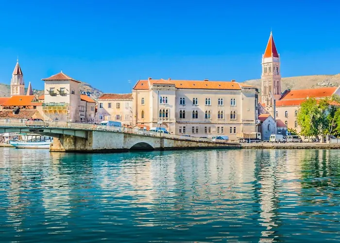 Penava, Private Beach, Pool And 7min To Apartmán Trogir