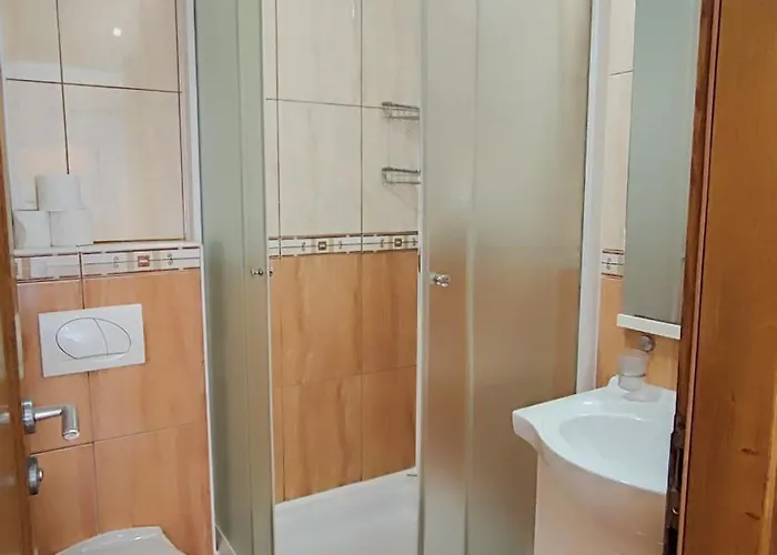 Penava, Private Beach, Pool And 7min To Apartmán Trogir