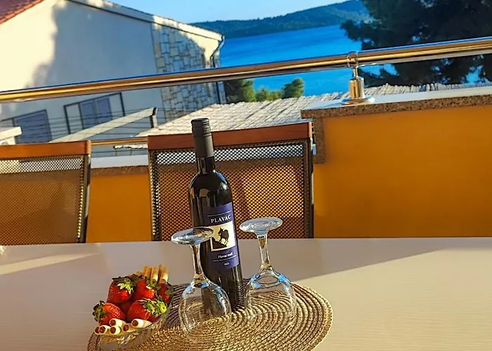 Penava, Private Beach, Pool And 7min To Apartmán Trogir