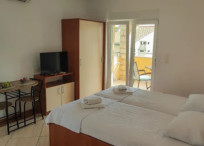 Apartmán Penava, Private Beach, Pool And 7min To Trogir