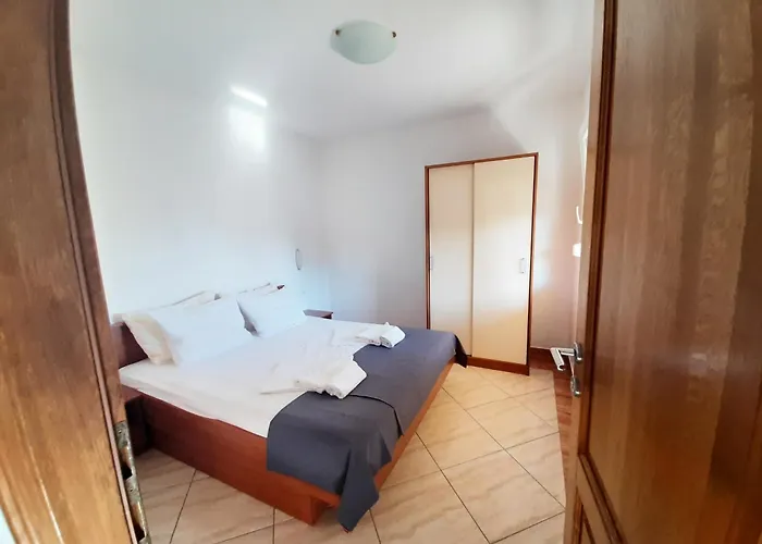 Penava, Private Beach, Pool And 7min To Trogir