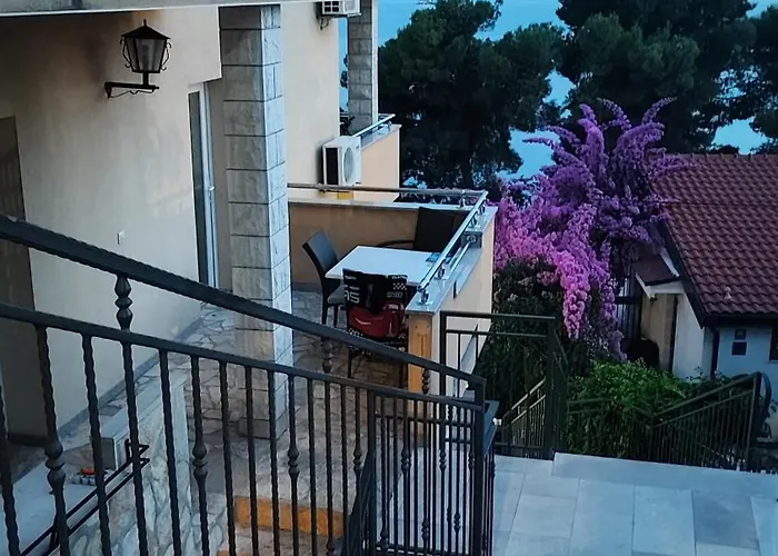 Penava, Private Beach, Pool And 7min To Apartmán