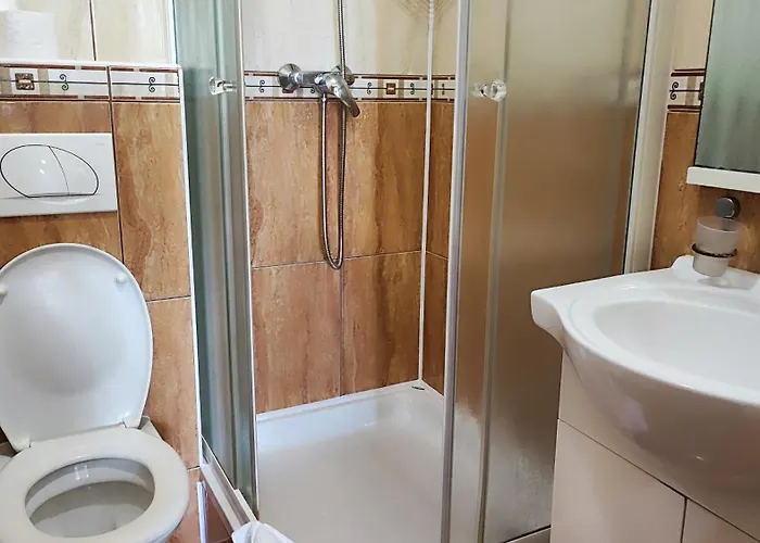 Penava, Private Beach, Pool And 7min To Apartmán Trogir