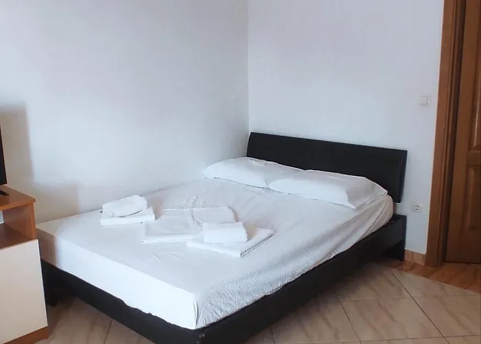 Penava, Private Beach, Pool And 7min To Trogir