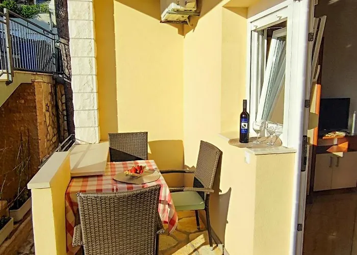 Penava, Private Beach, Pool And 7min To Apartmán *