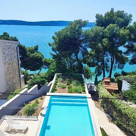 Penava, Private Beach, Pool And 7min To Apartment Trogir