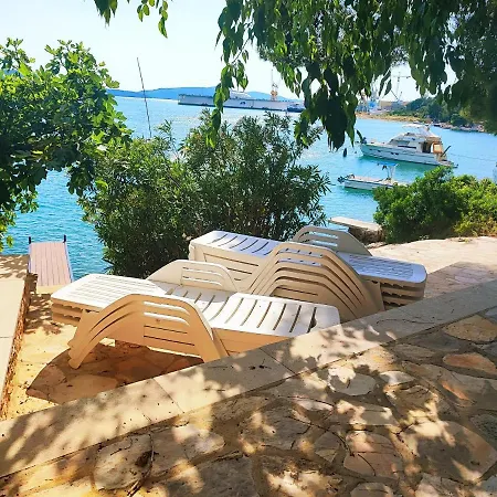 Penava, Private Beach, Pool And 7min To شقة