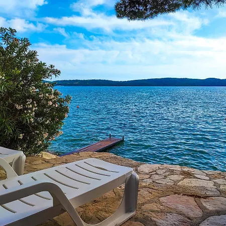 Apartment Penava, Private Beach, Pool And 7min To *