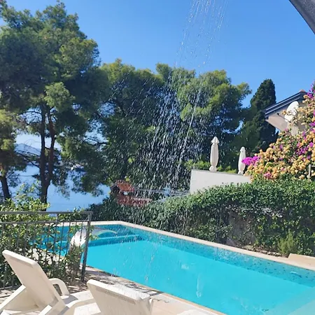 Penava, Private Beach, Pool And 7min To Apartment