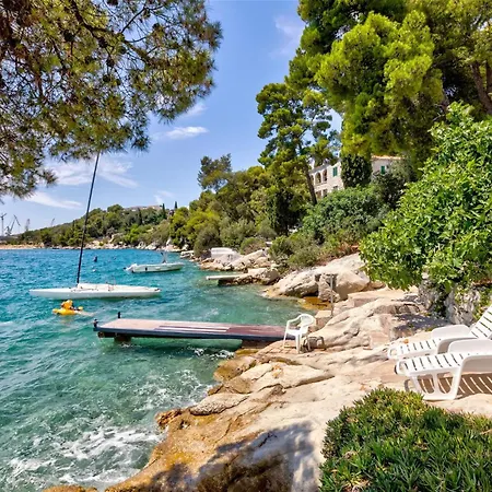 Penava, Private Beach, Pool And 7min To *
