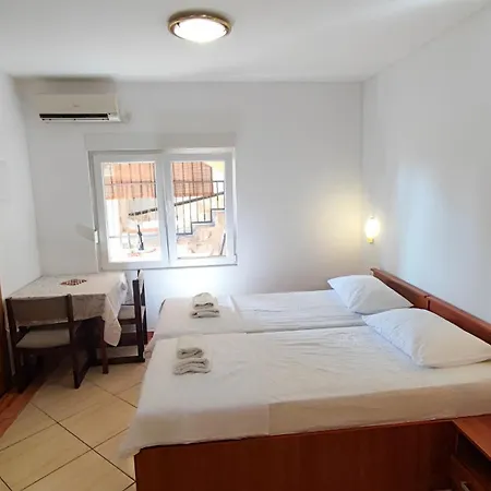 Apartment Penava, Private Beach, Pool And 7min To