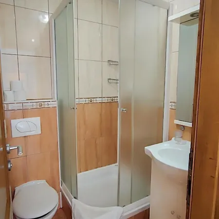 Penava, Private Beach, Pool And 7min To Daire Trogir