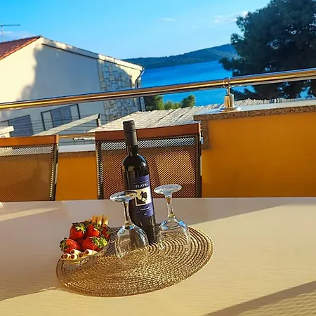 Penava, Private Beach, Pool And 7min To Apartment Trogir