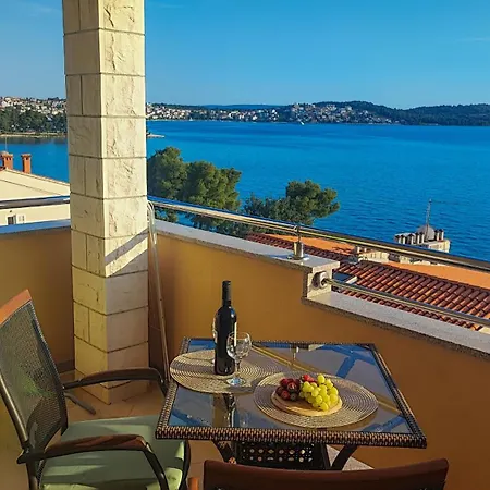 Apartment Penava, Private Beach, Pool And 7min To Trogir