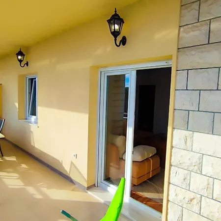 Penava, Private Beach, Pool And 7min To Daire Trogir