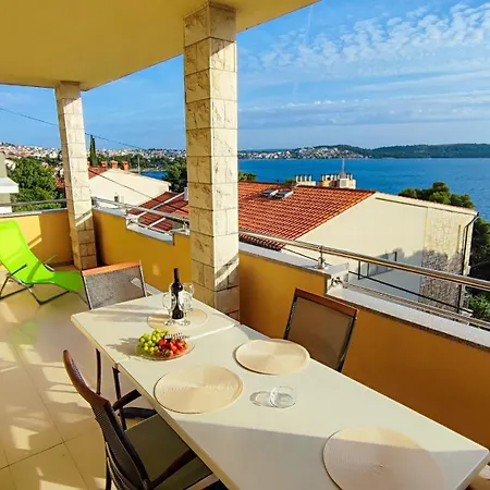 Apartment Penava, Private Beach, Pool And 7min To