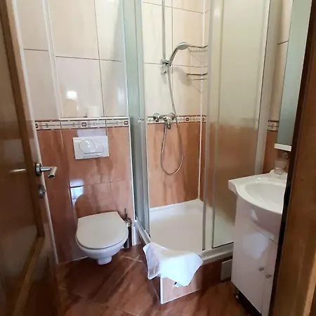 Penava, Private Beach, Pool And 7min To Apartment