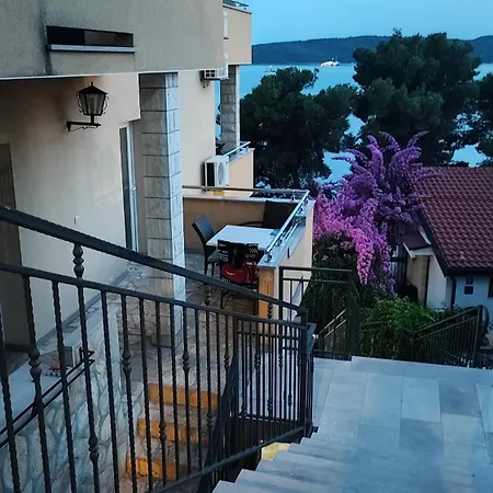Penava, Private Beach, Pool And 7min To Apartment