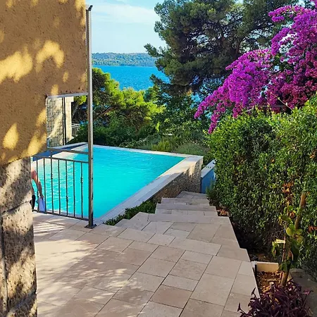 Penava, Private Beach, Pool And 7min To *