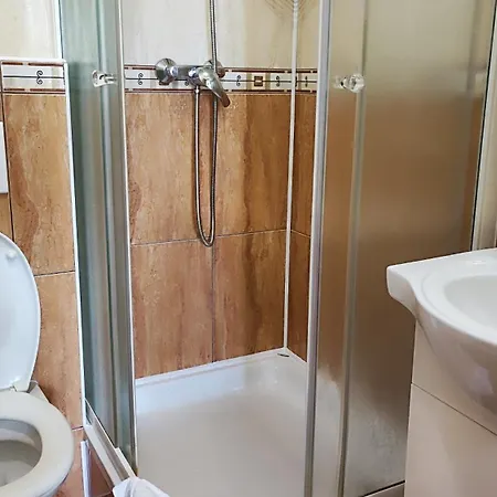 Penava, Private Beach, Pool And 7min To Daire Trogir