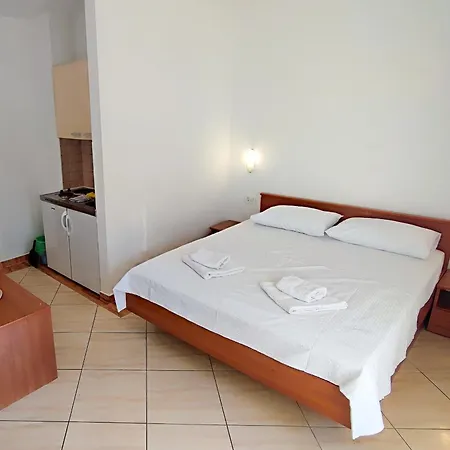 Penava, Private Beach, Pool And 7min To Apartment Trogir