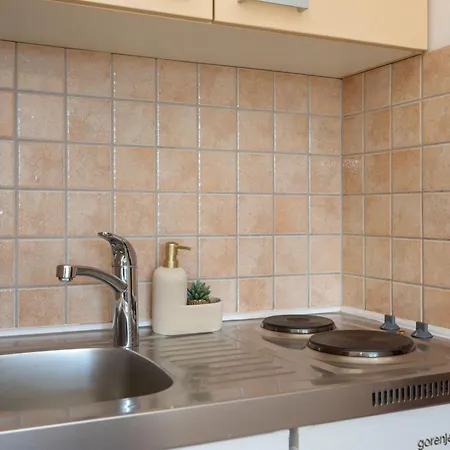 Penava, Private Beach, Pool And 7min To Apartman *