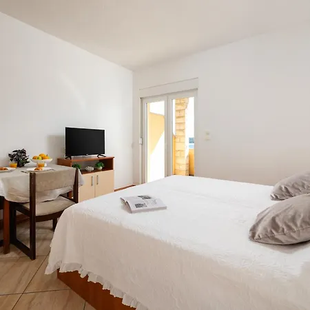 Apartman Penava, Private Beach, Pool And 7min To Trogir