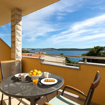 Penava, Private Beach, Pool And 7min To Apartman