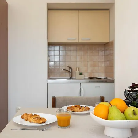 Penava, Private Beach, Pool And 7min To Apartman *