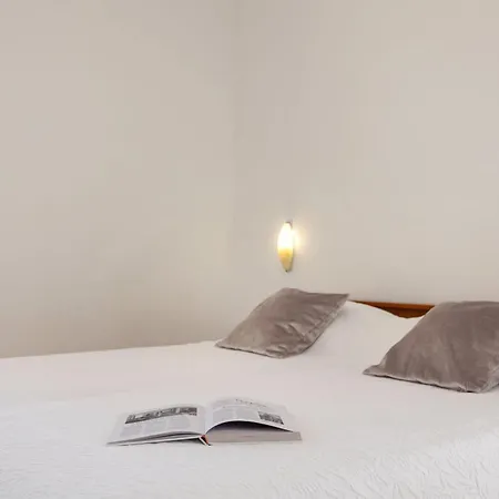 Penava, Private Beach, Pool And 7min To *