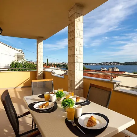 Penava, Private Beach, Pool And 7min To Apartman Trogir
